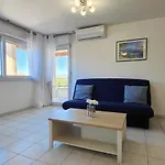 Lovely Spacious Nest In Port Frejus